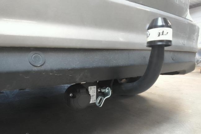 attelage sur Ford C-Max