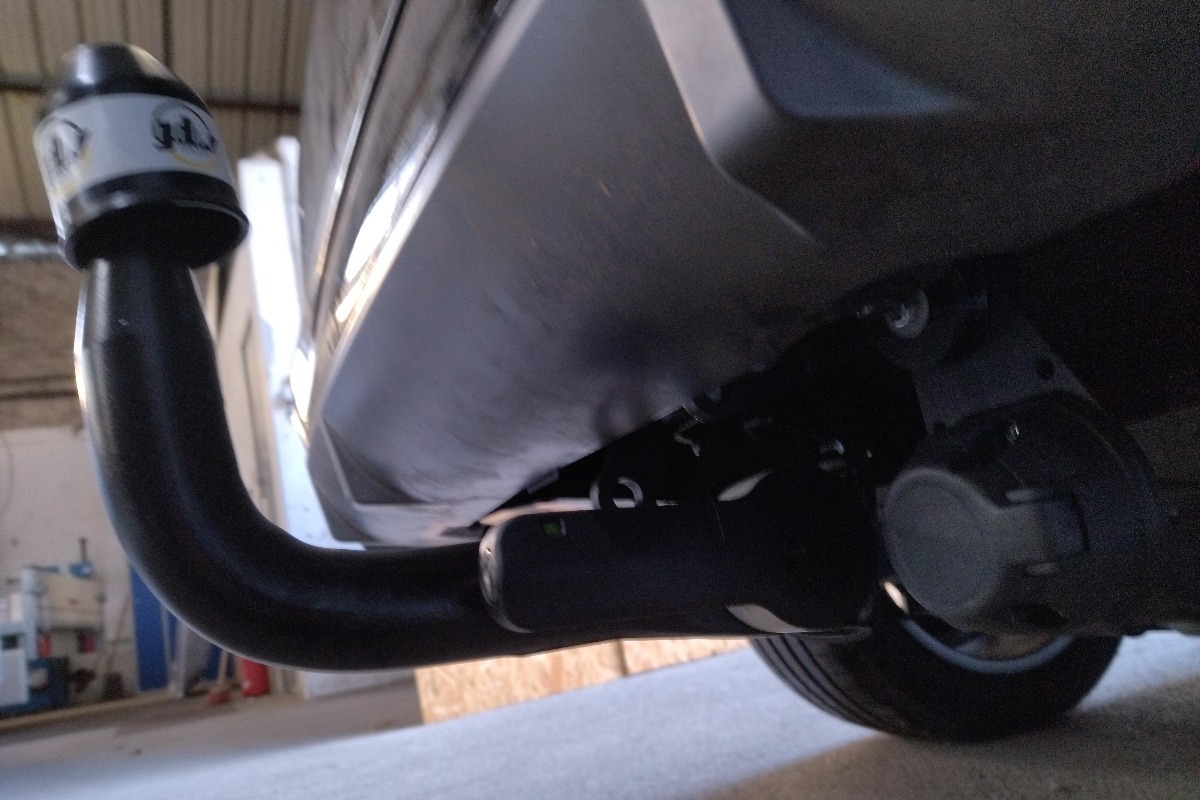 attelage sur BMW iX3