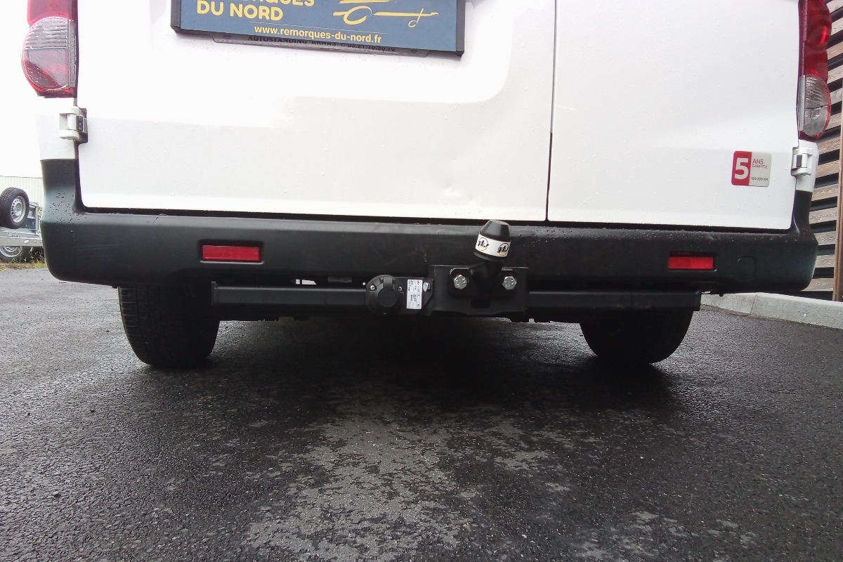 attelage sur Nissan NV200