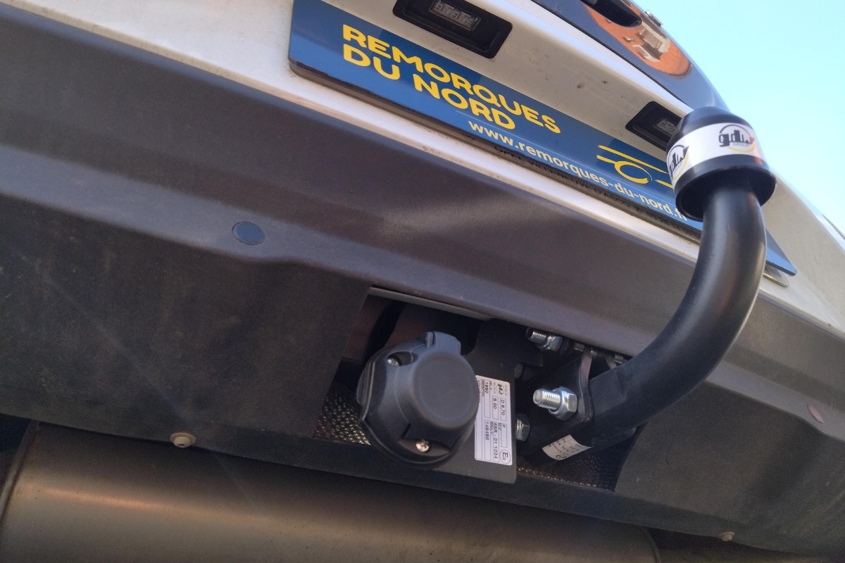 attelage sur Volvo V40