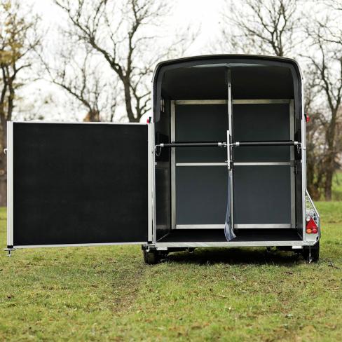 VAN MULTIMAX 2 PLACES 2 CHEVAUX  DROITS, ESPACE SELLERIE MODULABLE, PULLMAN2, PLANCHER ET PAROIS ALU, 4 FENETRES, BARRE ATTACHE DROITE RDS PTC:1400 A 2600KG (mai 2024)