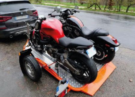 Transporter deux motos / scooters