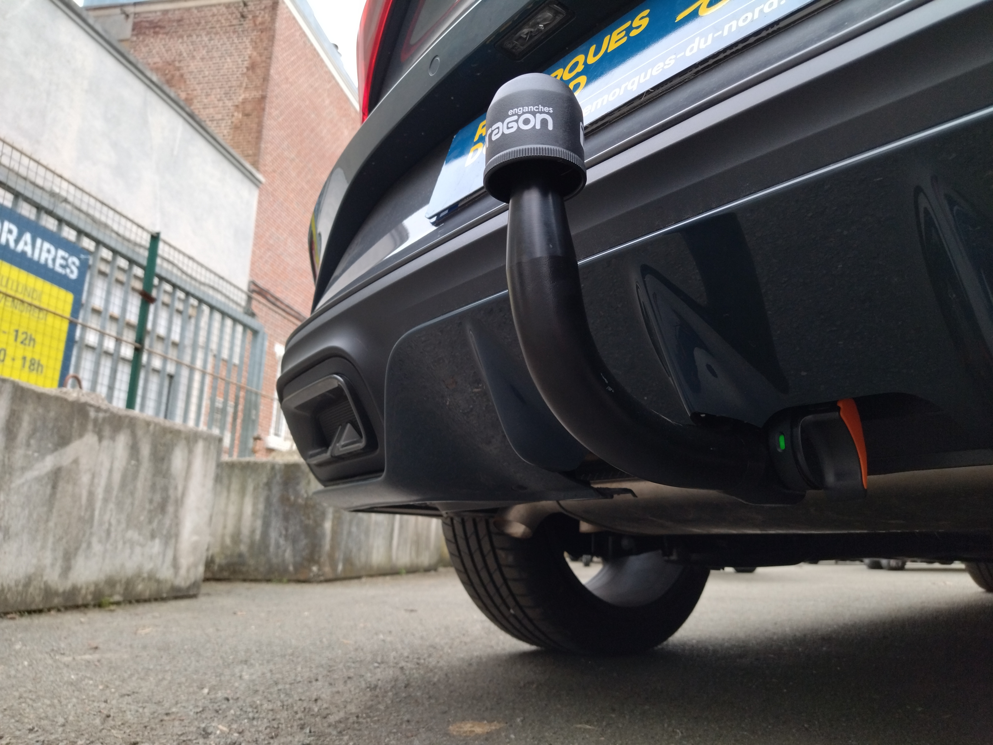 attelage sur Cupra Leon