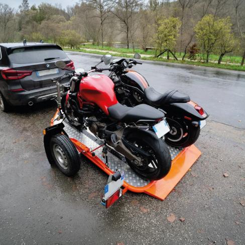 Remorque porte-moto abaissable et pliable 2 motos orange Cochet