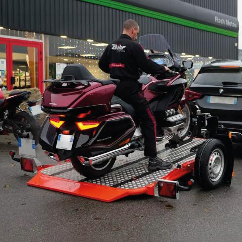 Remorque porte-moto abaissable et pliable orange PTC600kg Cochet