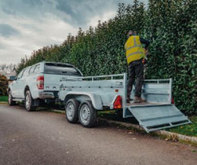 Transporter de l’outillage pour l’entretien des espaces verts
