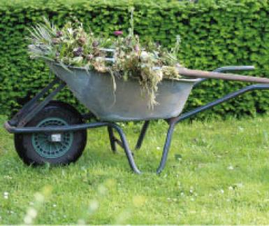 Transporter des outils de jardinage